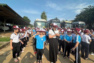 Hoạt động trải nghiệm “Một ngày làm chiến sỹ chữa cháy và Team Buidding tại Khu du lịch Suối Ong”. Năm học 2024 – 2025